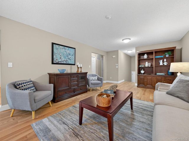 188 Eagle Ridge Way, Nanuet, NY 10954