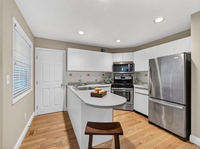 188 Eagle Ridge Way, Nanuet, NY 10954