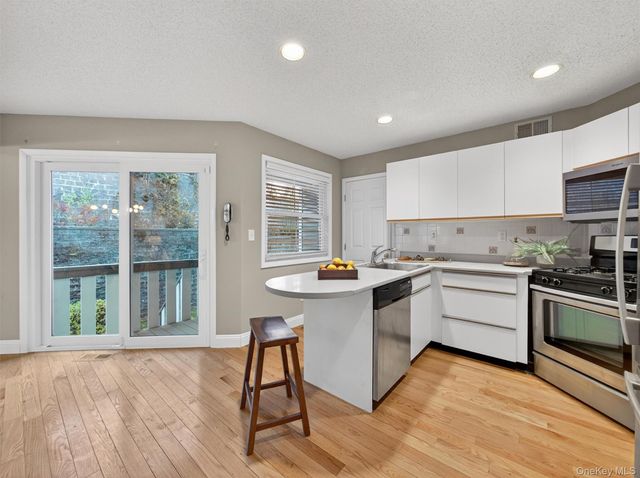 188 Eagle Ridge Way, Nanuet, NY 10954