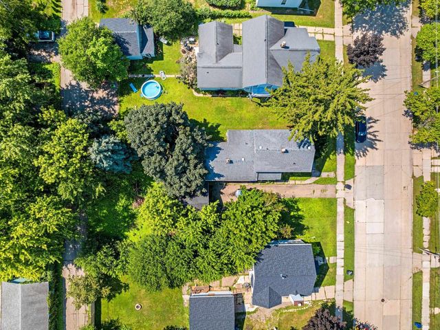 1013 WAUGOO AVENUE, Oshkosh, WI 54901