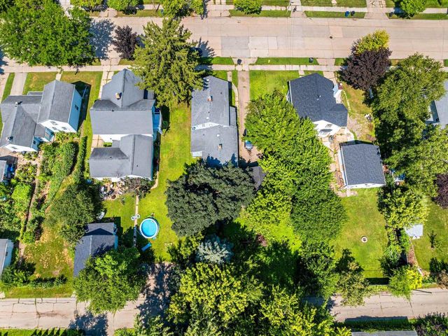 1013 WAUGOO AVENUE, Oshkosh, WI 54901