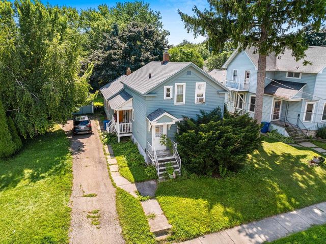 1013 WAUGOO AVENUE, Oshkosh, WI 54901