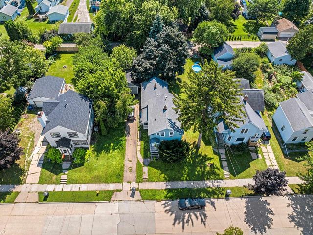 1013 WAUGOO AVENUE, Oshkosh, WI 54901