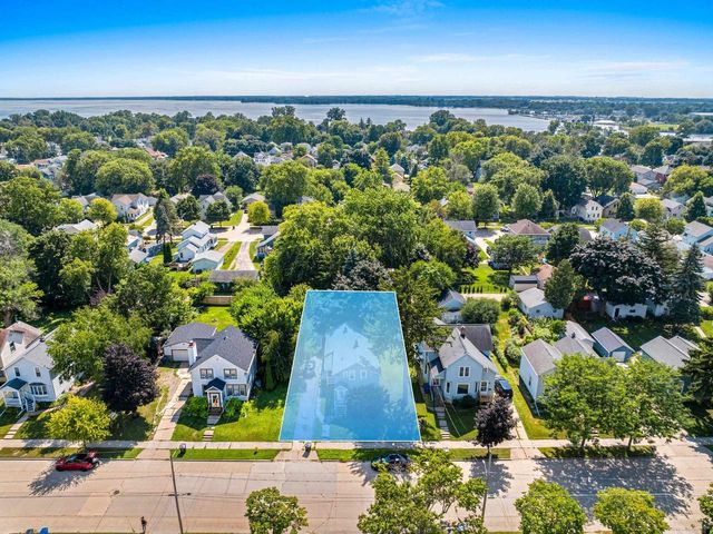 1013 WAUGOO AVENUE, Oshkosh, WI 54901