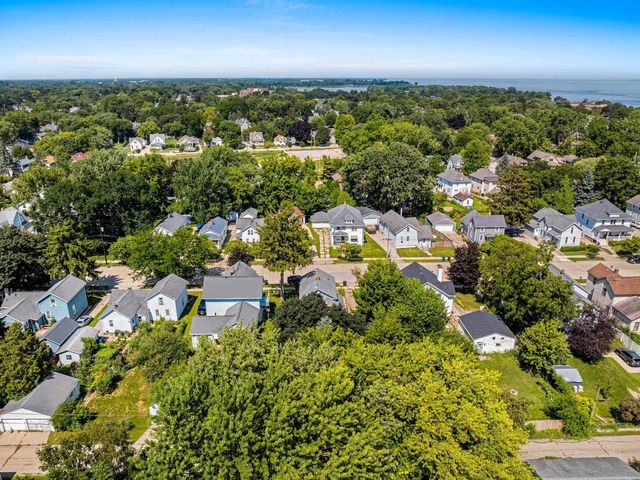 1013 WAUGOO AVENUE, Oshkosh, WI 54901