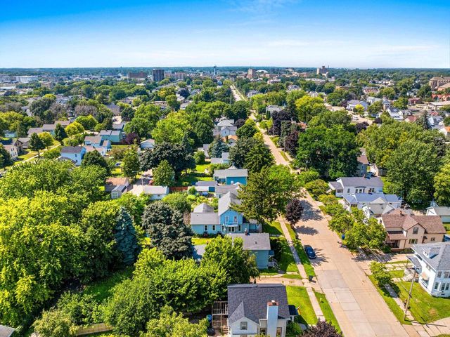 1013 WAUGOO AVENUE, Oshkosh, WI 54901