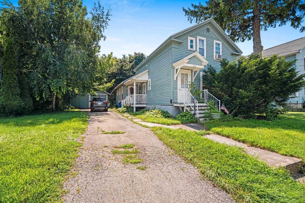 1013 WAUGOO AVENUE, Oshkosh, WI 54901