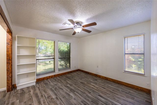 640 Ivy Ann Drive, Woodway, TX 76712