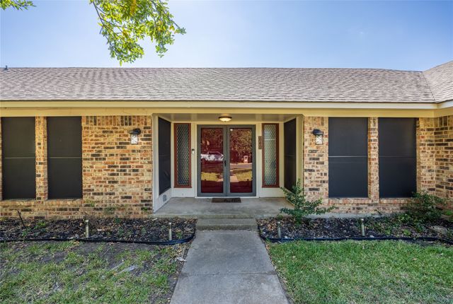 640 Ivy Ann Drive, Woodway, TX 76712