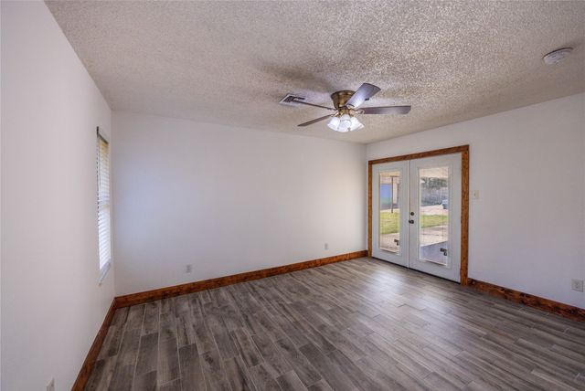 640 Ivy Ann Drive, Woodway, TX 76712