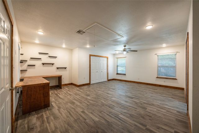 640 Ivy Ann Drive, Woodway, TX 76712