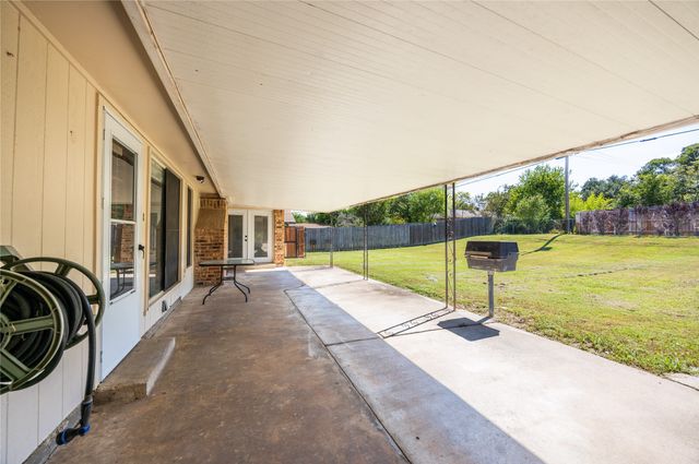 640 Ivy Ann Drive, Woodway, TX 76712