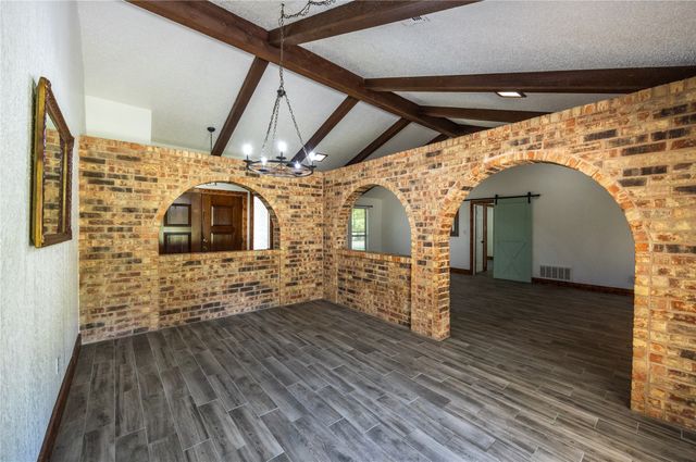 640 Ivy Ann Drive, Woodway, TX 76712