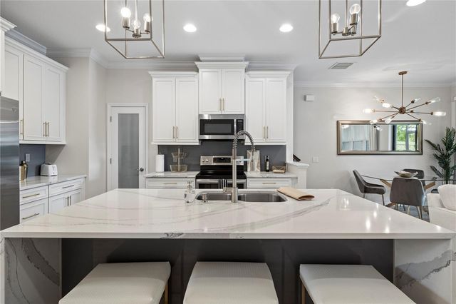9208 FOX SPARROW ROAD, Tampa, FL 33626