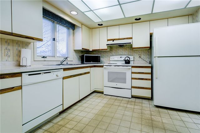 17 Chenin Run, Perinton, NY 14450