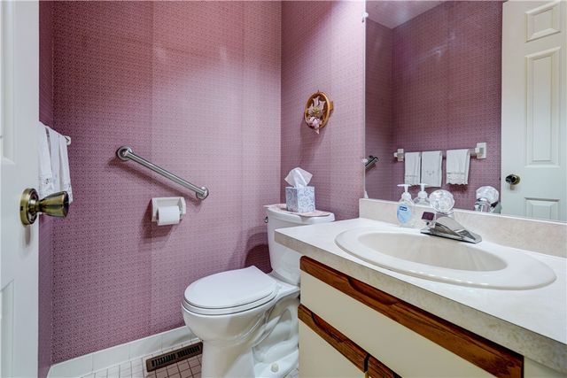 17 Chenin Run, Perinton, NY 14450