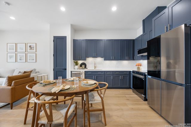 10899 S Hausman Rd 204, San Antonio, TX 78249