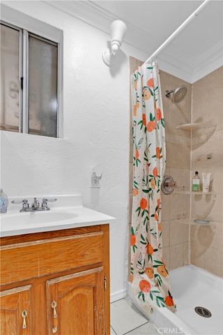 8810 MENLO Avenue, Los Angeles, CA 90044