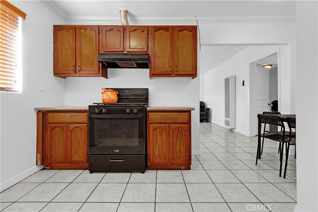 8810 MENLO Avenue, Los Angeles, CA 90044