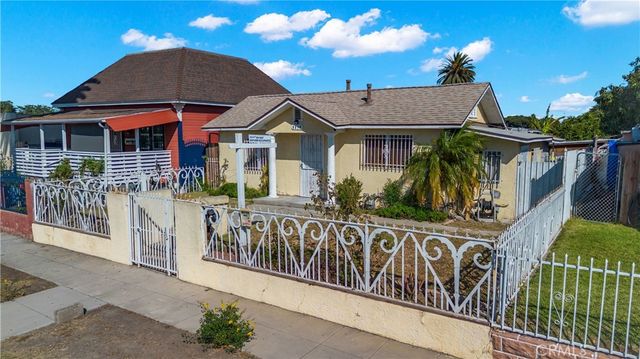 8810 MENLO Avenue, Los Angeles, CA 90044