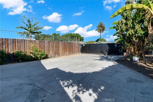 8810 MENLO Avenue, Los Angeles, CA 90044