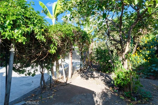 8810 MENLO Avenue, Los Angeles, CA 90044