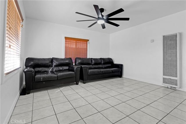 8810 MENLO Avenue, Los Angeles, CA 90044