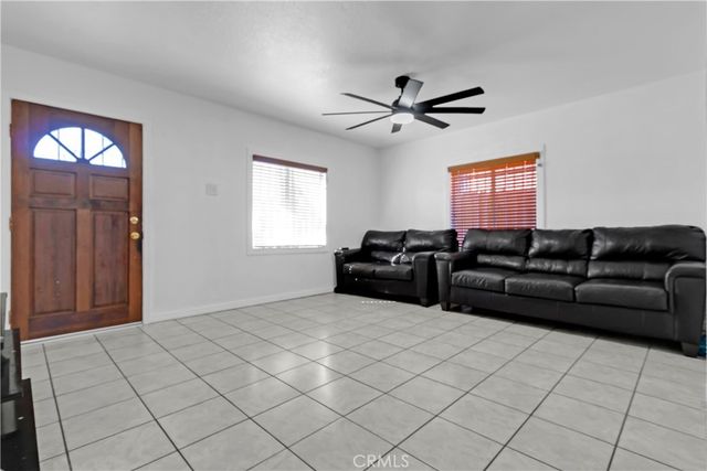 8810 MENLO Avenue, Los Angeles, CA 90044