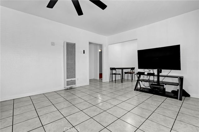 8810 MENLO Avenue, Los Angeles, CA 90044