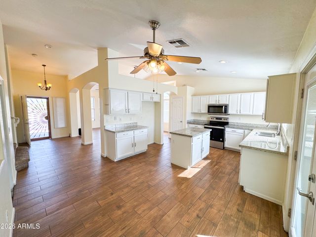 7417 W JONES Avenue, Phoenix, AZ 85043