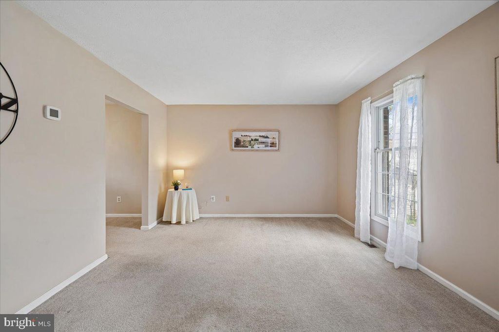 Image 10 of property listing at 4661 PALOMINO CT, Ellicott City, MD 21043