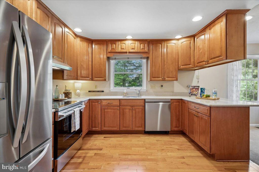 Image 12 of property listing at 4661 PALOMINO CT, Ellicott City, MD 21043