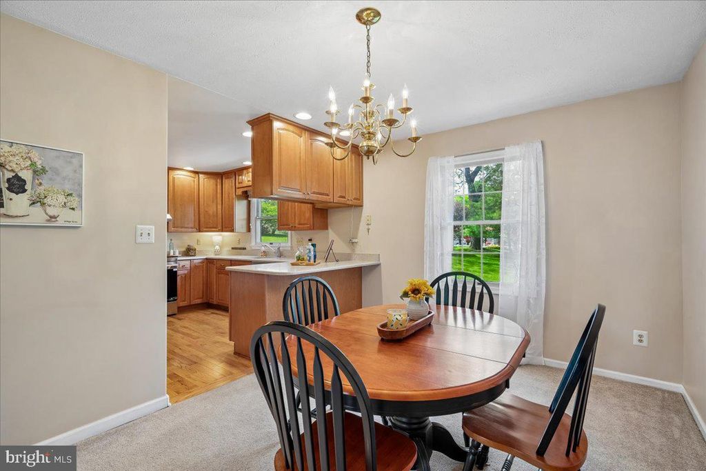 Image 18 of property listing at 4661 PALOMINO CT, Ellicott City, MD 21043