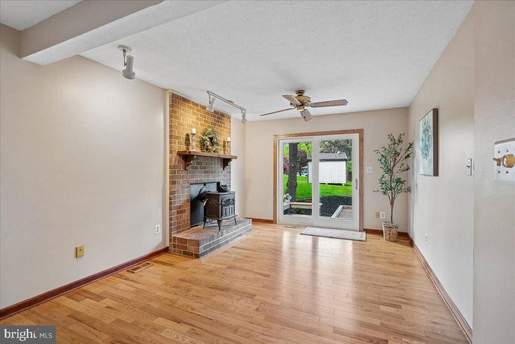 Image 22 of property listing at 4661 PALOMINO CT, Ellicott City, MD 21043
