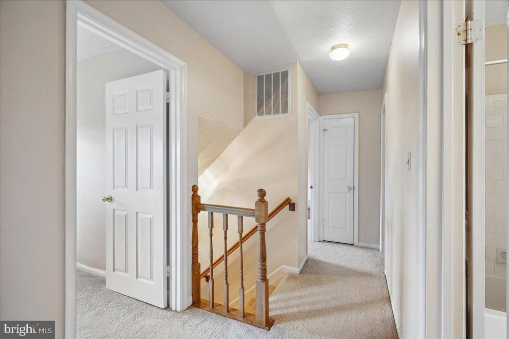 Image 25 of property listing at 4661 PALOMINO CT, Ellicott City, MD 21043
