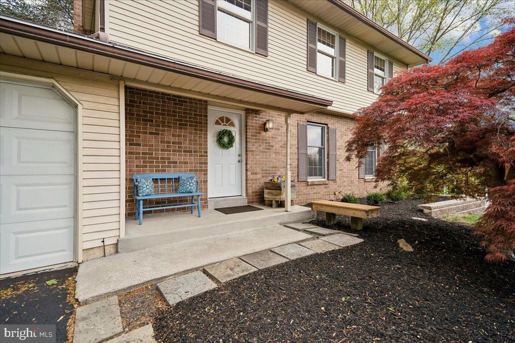 Image 2 of property listing at 4661 PALOMINO CT, Ellicott City, MD 21043