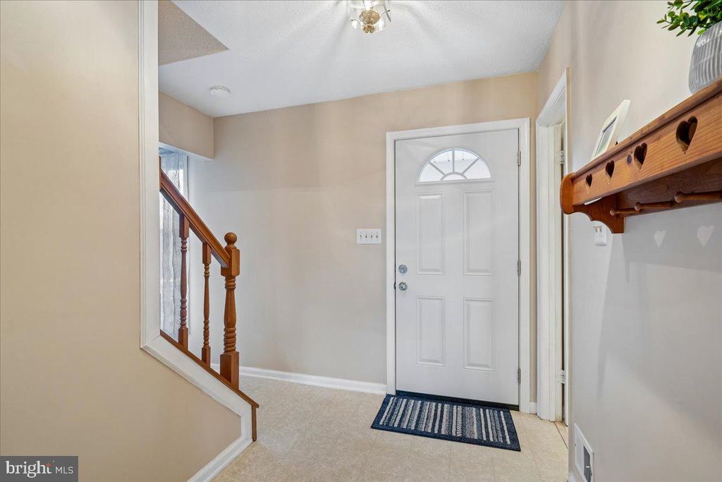 Image 4 of property listing at 4661 PALOMINO CT, Ellicott City, MD 21043