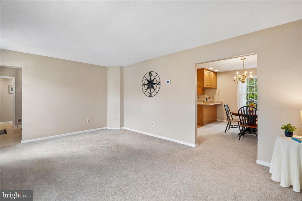 Image 8 of property listing at 4661 PALOMINO CT, Ellicott City, MD 21043