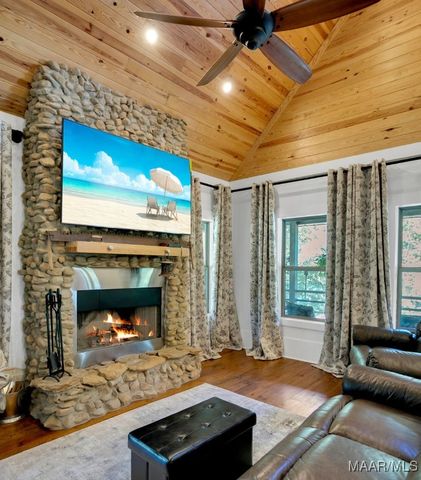 272 Briar Loop Road, Deatsville, AL 36022