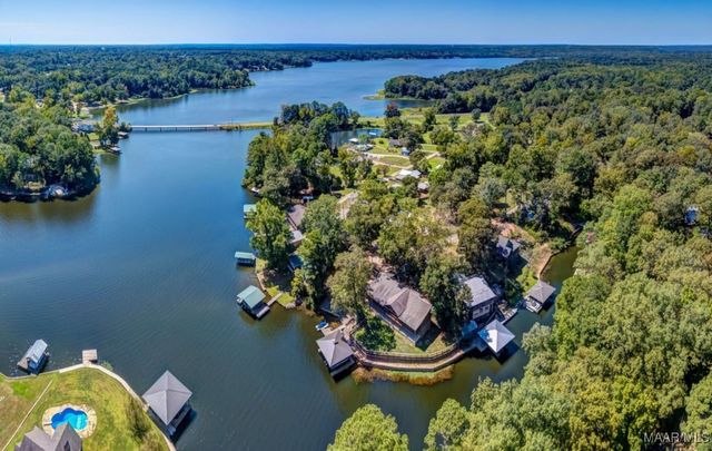 272 Briar Loop Road, Deatsville, AL 36022