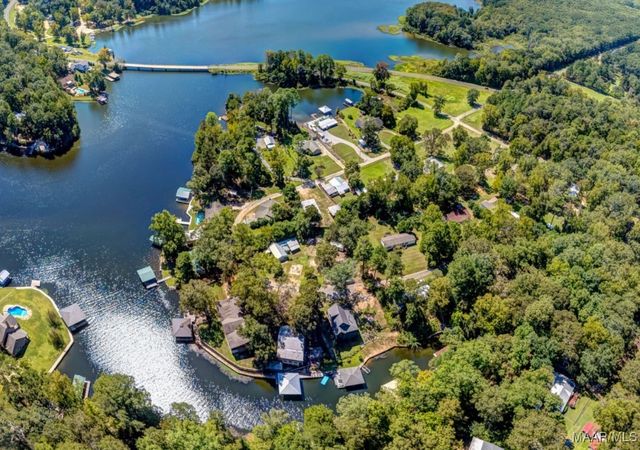 272 Briar Loop Road, Deatsville, AL 36022