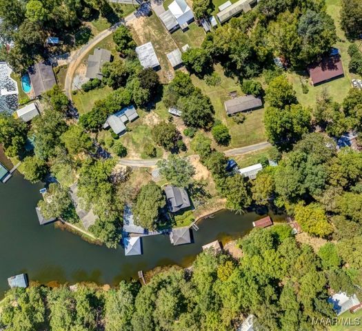 272 Briar Loop Road, Deatsville, AL 36022