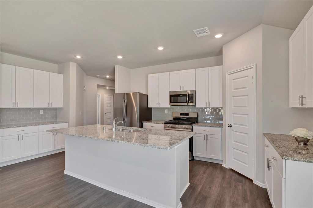 261 Gallant Front Trail, Magnolia, TX 77354