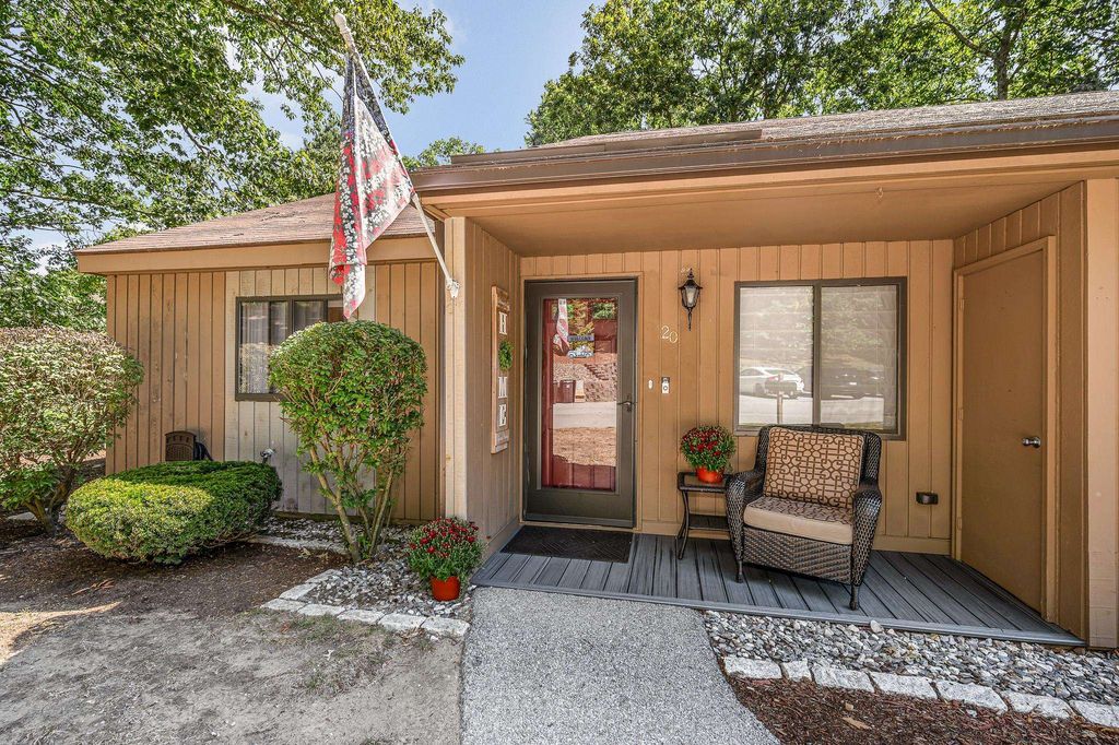 20 Essex Green Court # 20, Merrimack, NH 03054
