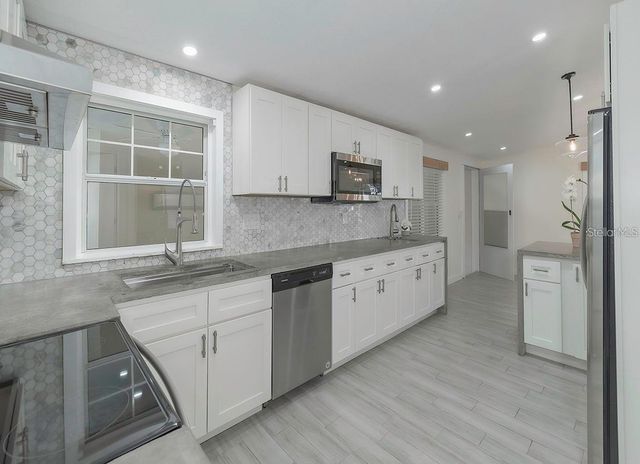 1428 ILLINOIS AVENUE, Palm Harbor, FL 34683