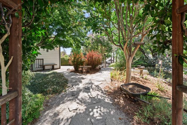 13284 Thistle Loop, Penn Valley, CA 95946