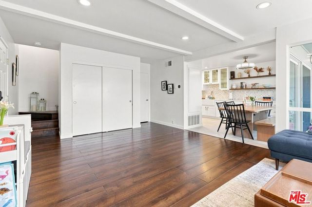 2520 Arizona Avenue 8, Santa Monica, CA 90404