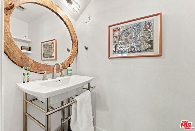 2520 Arizona Avenue 8, Santa Monica, CA 90404