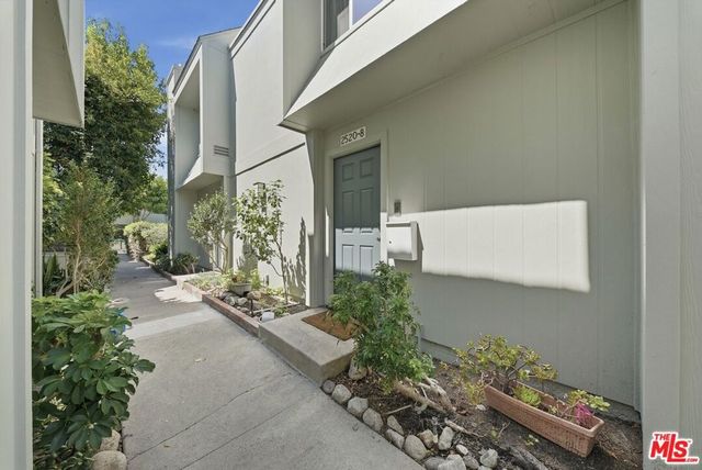 2520 Arizona Avenue 8, Santa Monica, CA 90404