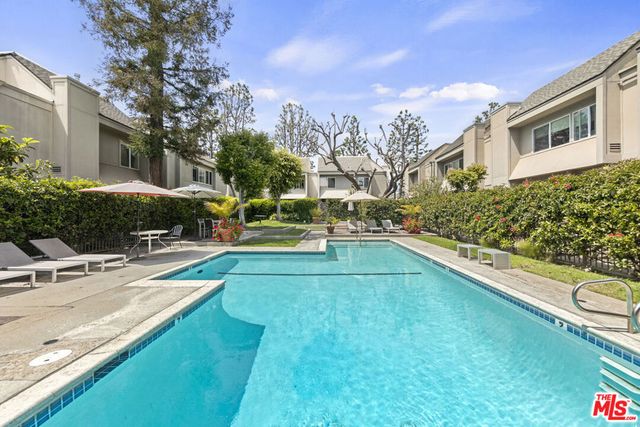 2520 Arizona Avenue 8, Santa Monica, CA 90404